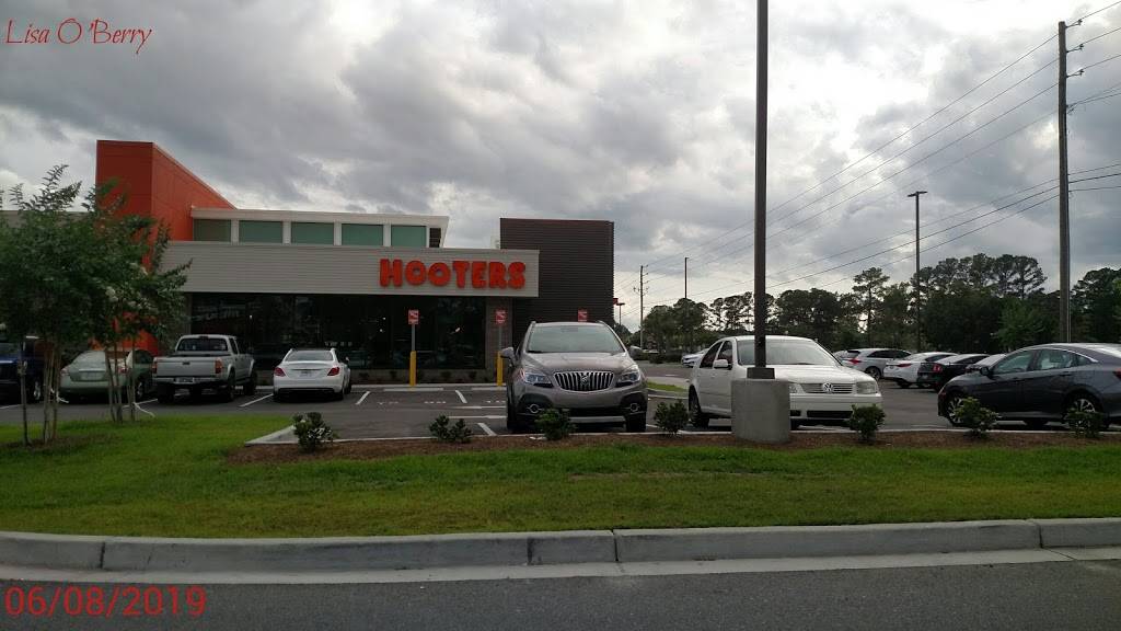 Hooters | restaurant | 10355 Canal Crossing, Brunswick, GA 31525, USA | 9125743800 OR +1 912-574-3800