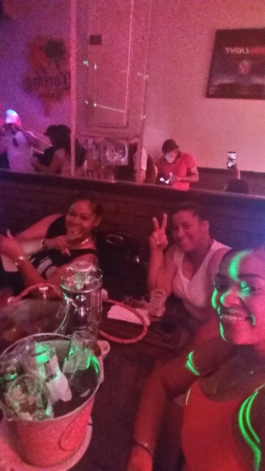 Reyna | restaurant | 1969 University Ave, Bronx, NY 10468, USA | 7187311593 OR +1 718-731-1593