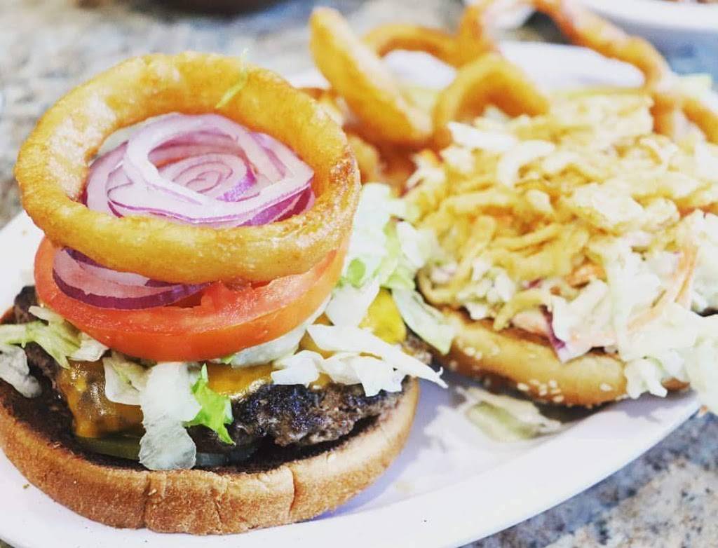 Vics Pub & Grill | restaurant | 1431 Orange Camp Rd #107, DeLand, FL 32724, USA | 3867381930 OR +1 386-738-1930