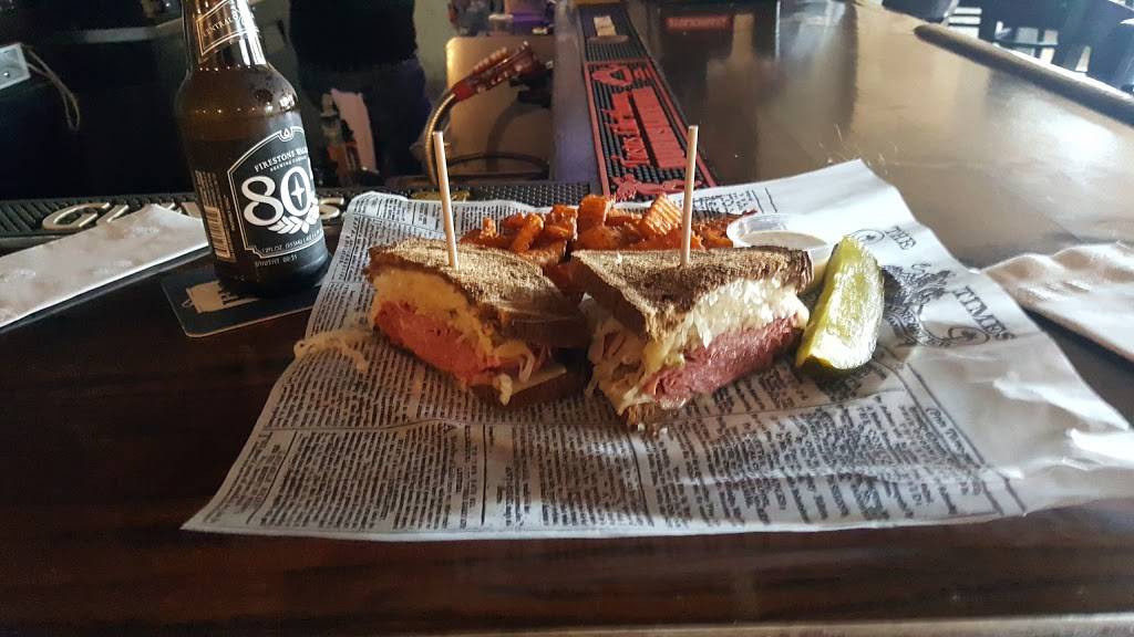 Lucky Fools Pub | restaurant | 75 E High St, Moorpark, CA 93021, USA | 8055321500 OR +1 805-532-1500