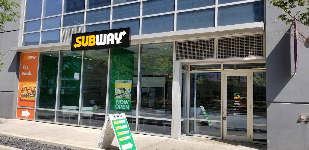 Subway | restaurant | 126 E Cermak Rd, Chicago, IL 60616, USA | 3127944124 OR +1 312-794-4124