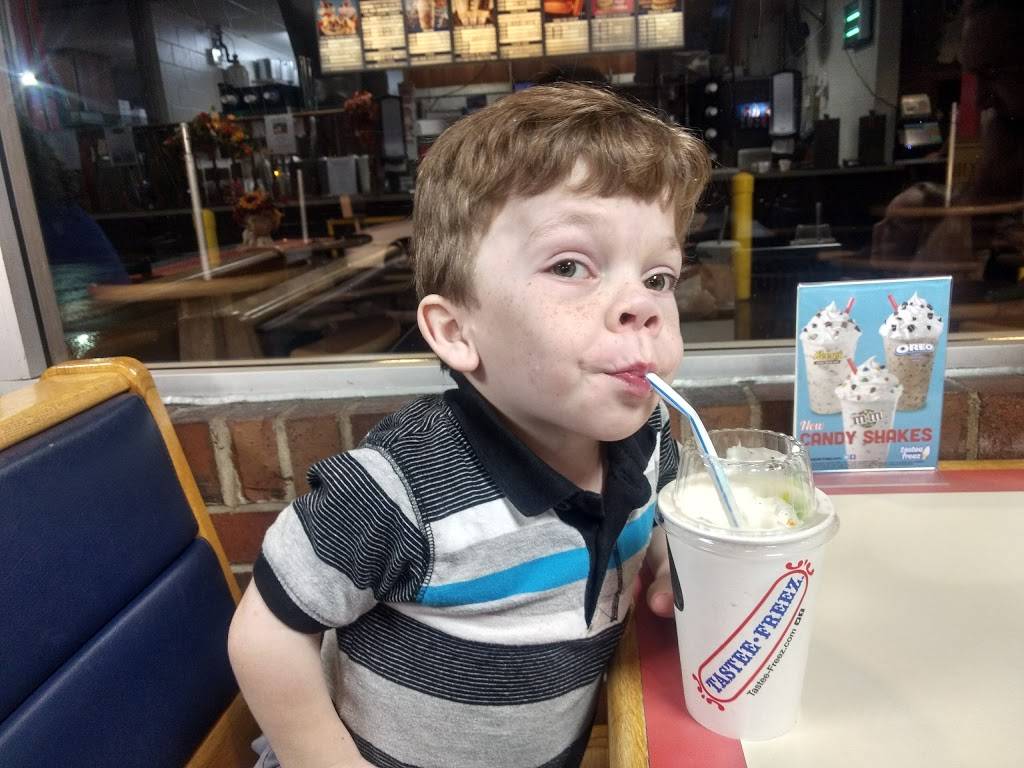 Tastee Freez | restaurant | 1600 W Virginia Ave, Crewe, VA 23930, USA | 4346457900 OR +1 434-645-7900