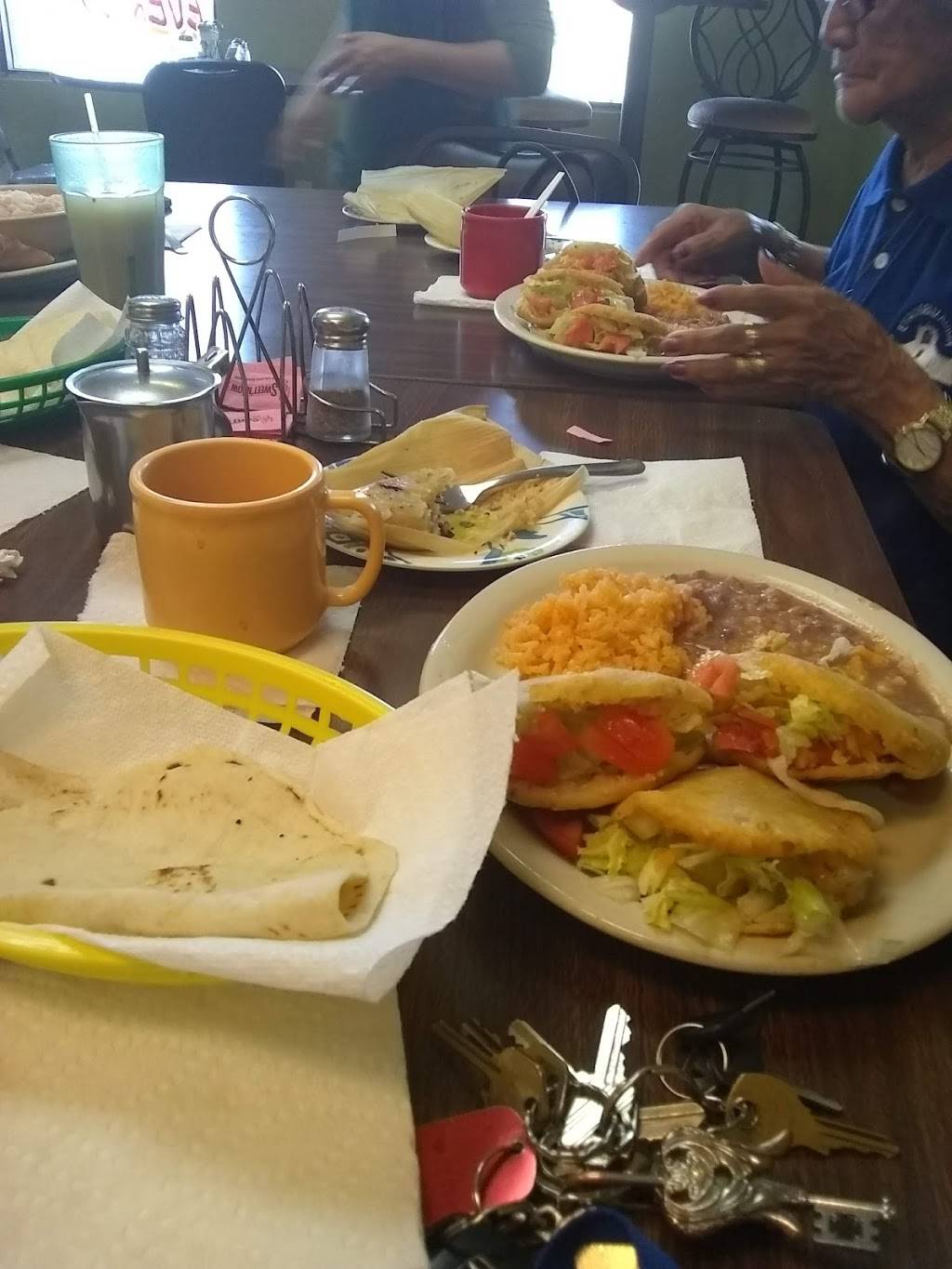 Jorges Tamales | restaurant | 112 Horizon Blvd e, El Paso, TX 79927, USA | 9158597414 OR +1 915-859-7414