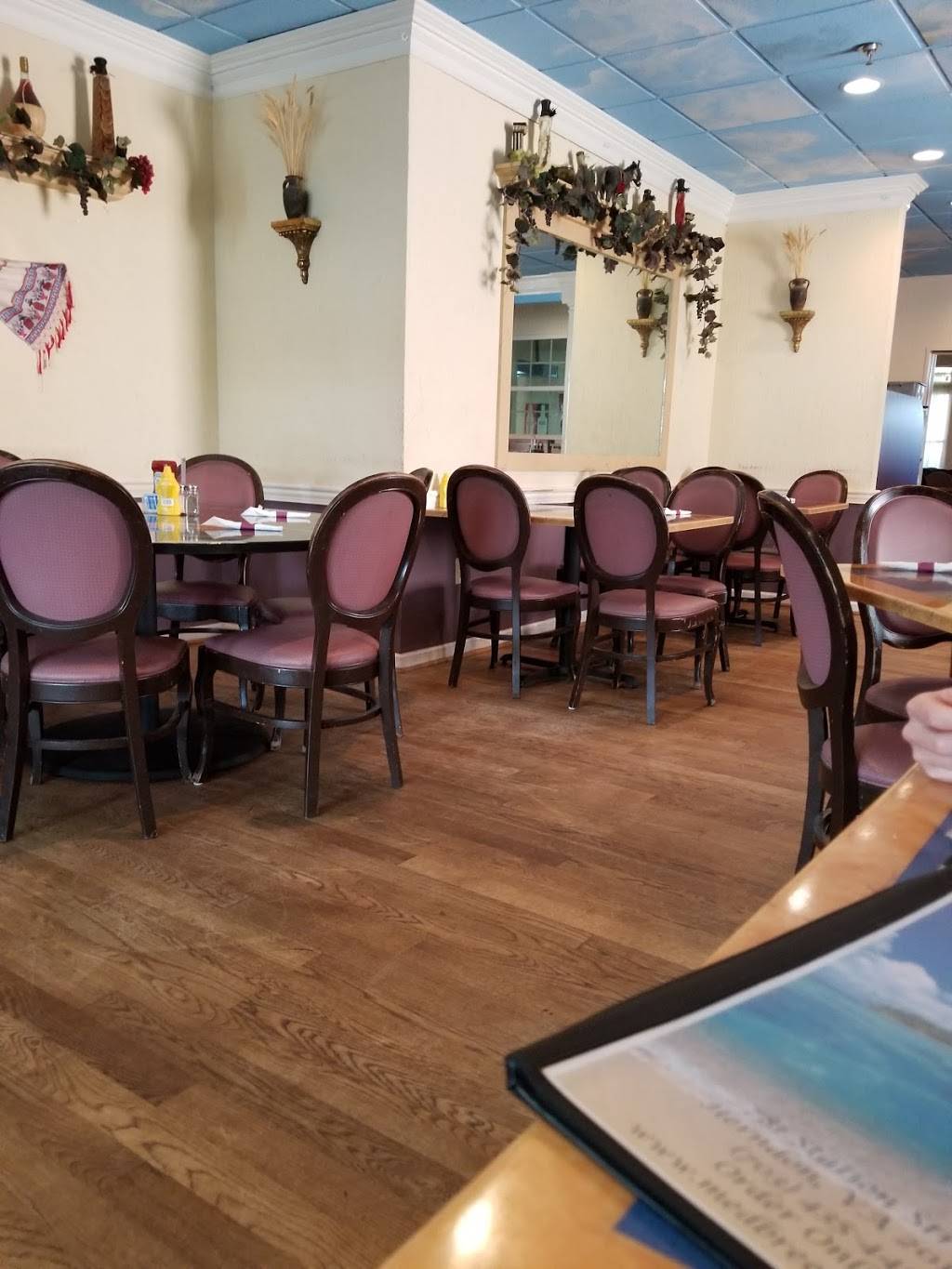 Mediterranean Breeze Restaurant & Sports Bar | restaurant | 781 Station St, Herndon, VA 20170, USA | 7034354495 OR +1 703-435-4495