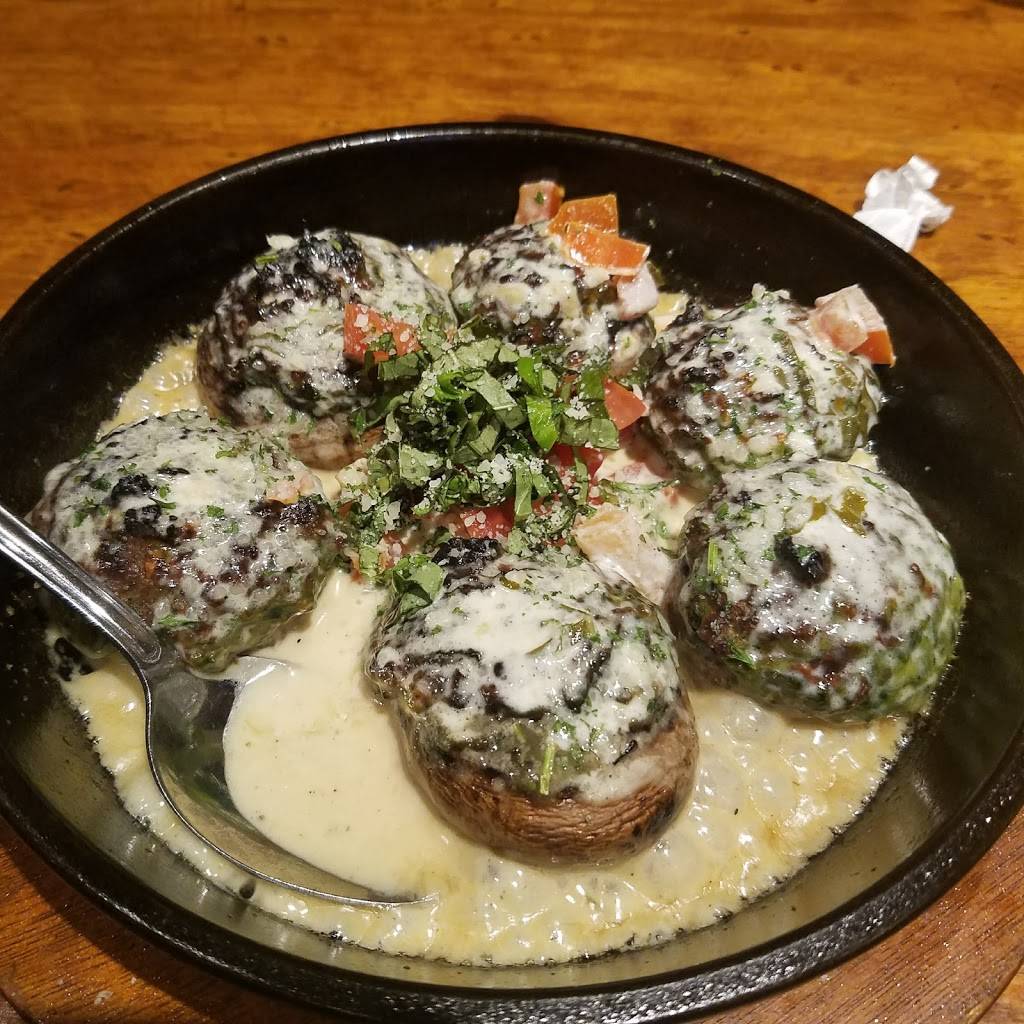 Johnny Carinos | restaurant | 3015 W Shore Dr, Holland, MI 49424, USA | 6167385200 OR +1 616-738-5200