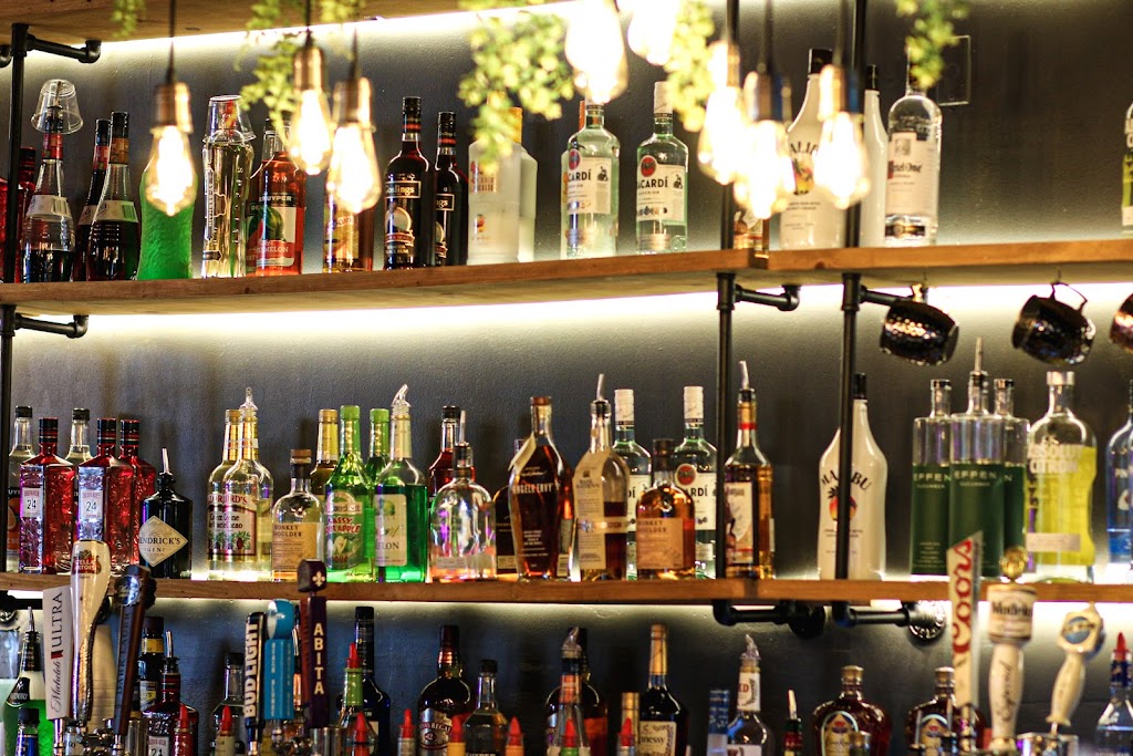 LuLus Bar & Resto | restaurant | 9902 S Thomas Dr #13, Panama City Beach, FL 32408, USA | 8502004040 OR +1 850-200-4040