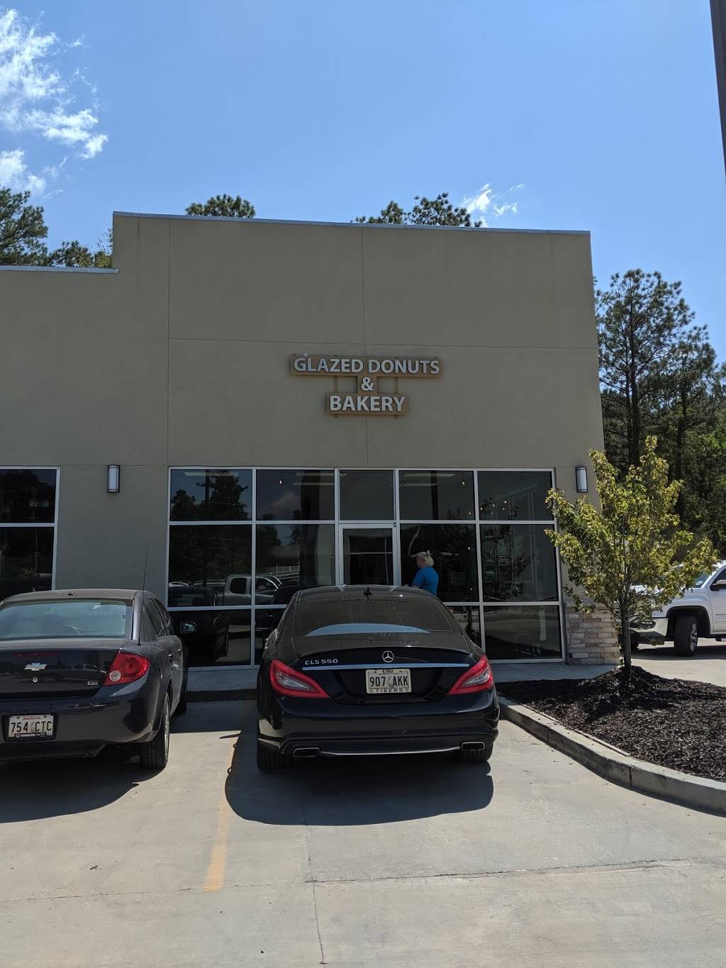 Glazed Donuts & Bakery | restaurant | 71174 LA-21, Covington, LA 70433, USA | 9852435988 OR +1 985-243-5988