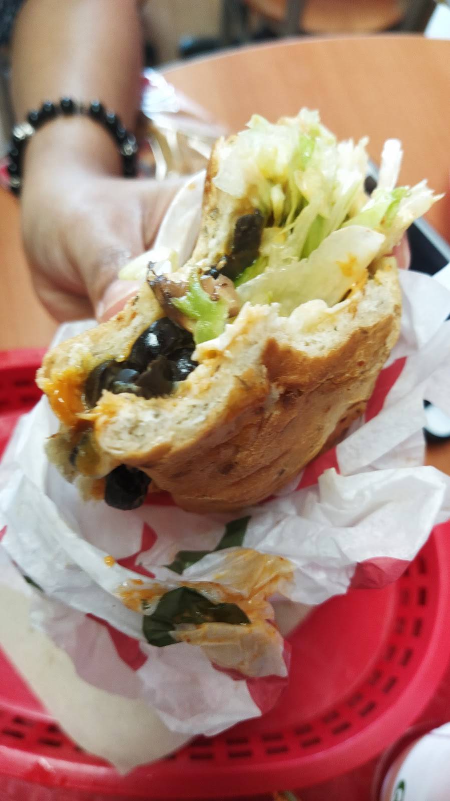 Quiznos | restaurant | 960 Southdown Rd Unit C11, Mississauga, ON L5J 2Y4, Canada | 9058550782 OR +1 905-855-0782