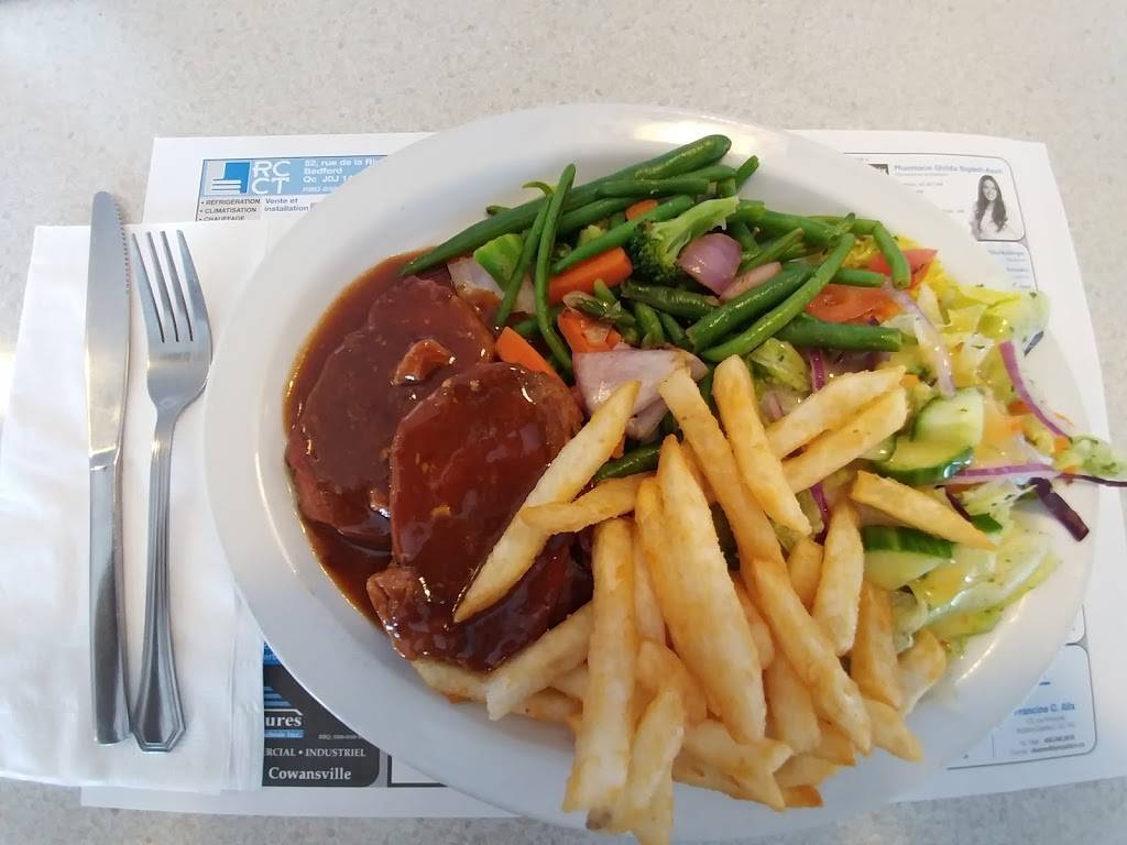 Restaurant A La Bonne Fourchette | restaurant | 464 Rue Principale, Saint-Sébastien, QC J0J 2C0, Canada | 4502449881 OR +1 450-244-9881