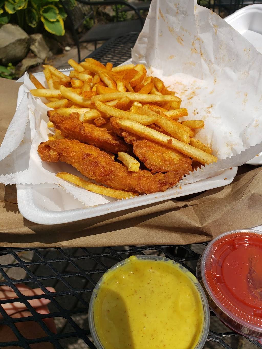 Parkside Grille | restaurant | 8 Plaza Dr, Chagrin Falls, OH 44022, USA | 4402473401 OR +1 440-247-3401