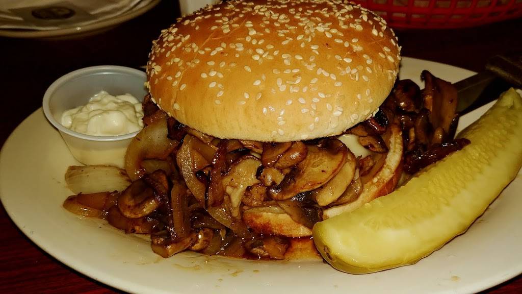 The draft house saloon | restaurant | 1149 Pearl Rd, Brunswick, OH 44212, USA | 3307413685 OR +1 330-741-3685