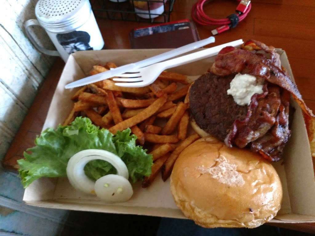 Twisted Root Burger Co | restaurant | 5609 SMU Boulevard, Dallas, TX 75206, USA | 2143612910 OR +1 214-361-2910