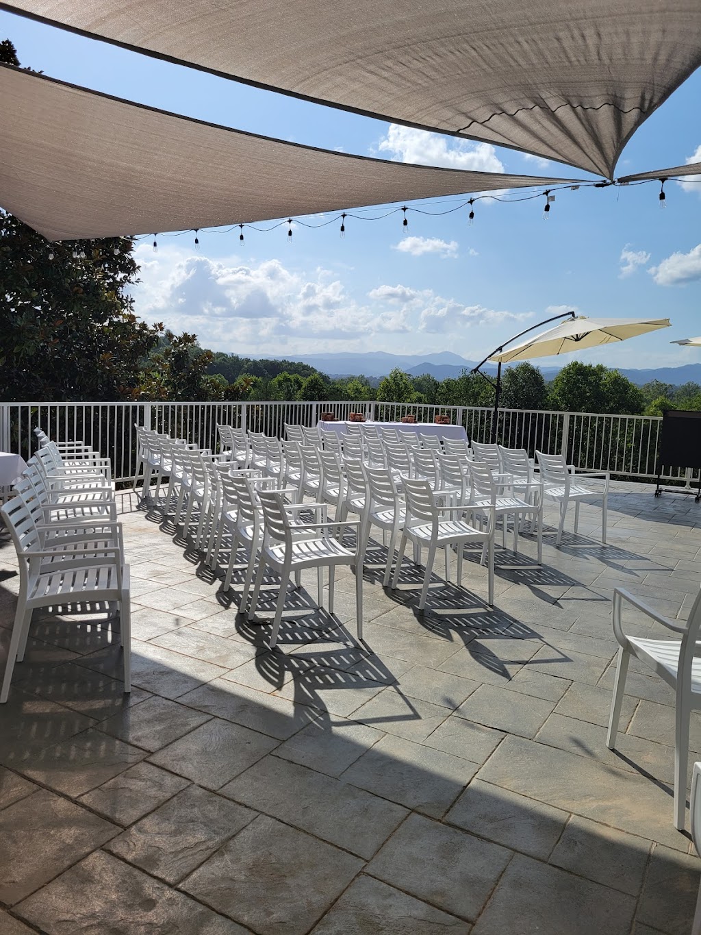 SKYLARANNA Hotel & Resort | restaurant | 2075 N Rugby Rd, Hendersonville, NC 28791, USA | 8289197777 OR +1 828-919-7777