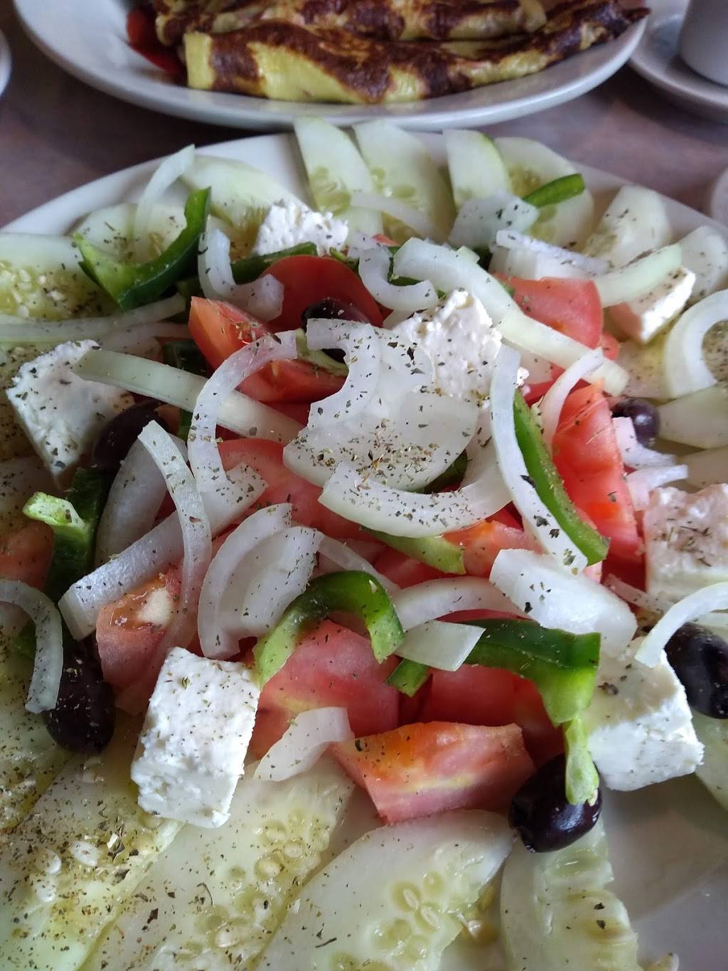 Family House Restaurant & Sports Bar | restaurant | 312 Kennedy Dr, Bradley, IL 60915, USA | 8159361160 OR +1 815-936-1160