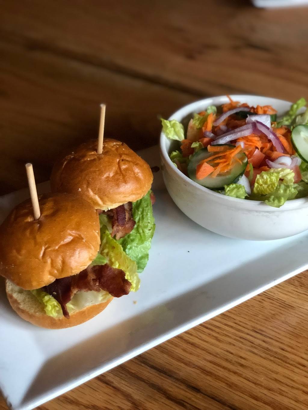 Center Street Social | restaurant | 127 Center St, Shelton, CT 06484, USA | 2035138005 OR +1 203-513-8005