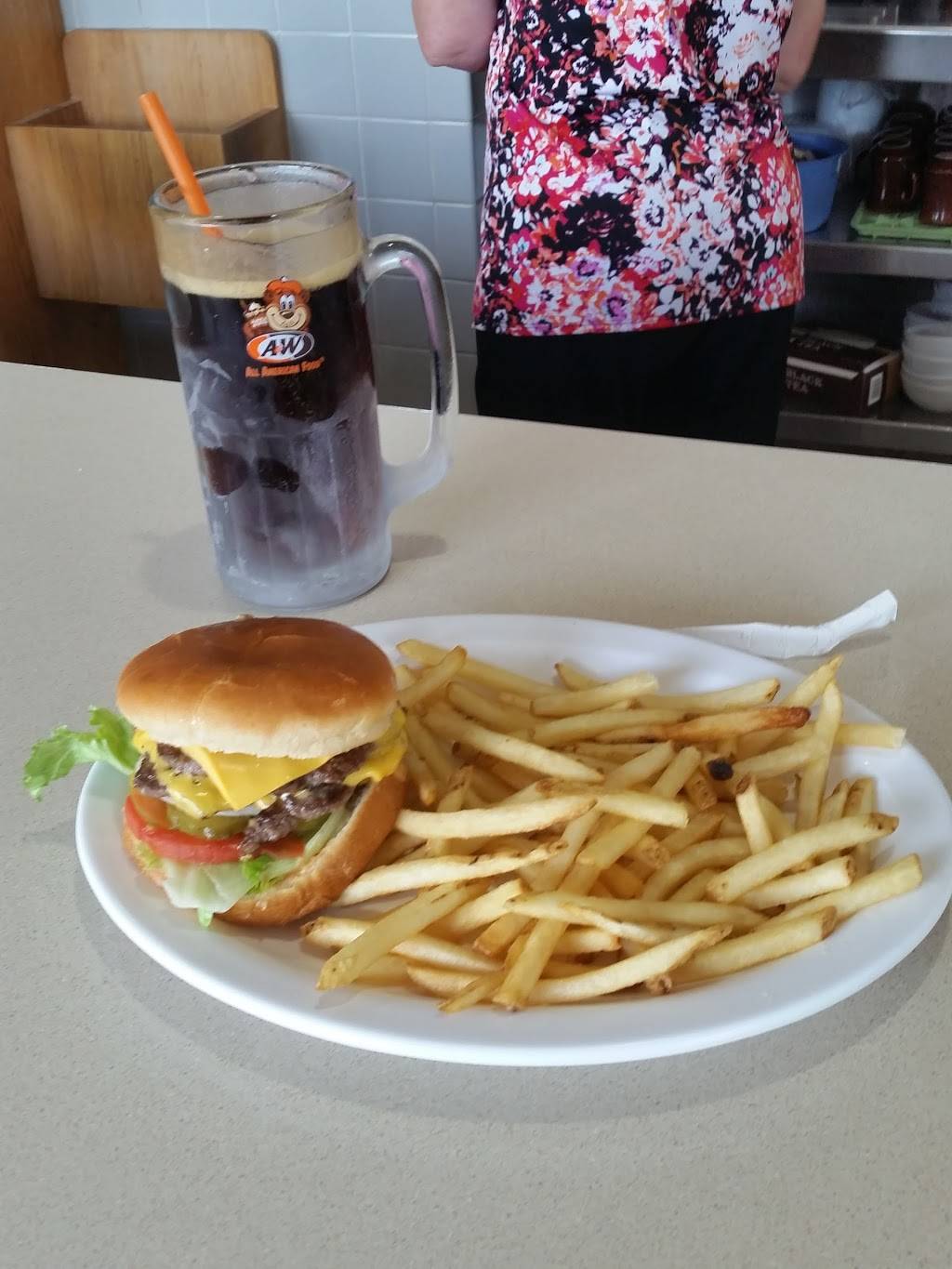 A&W Restaurant | restaurant | 5133 S 108th St, Hales Corners, WI 53130, USA | 4144251010 OR +1 414-425-1010