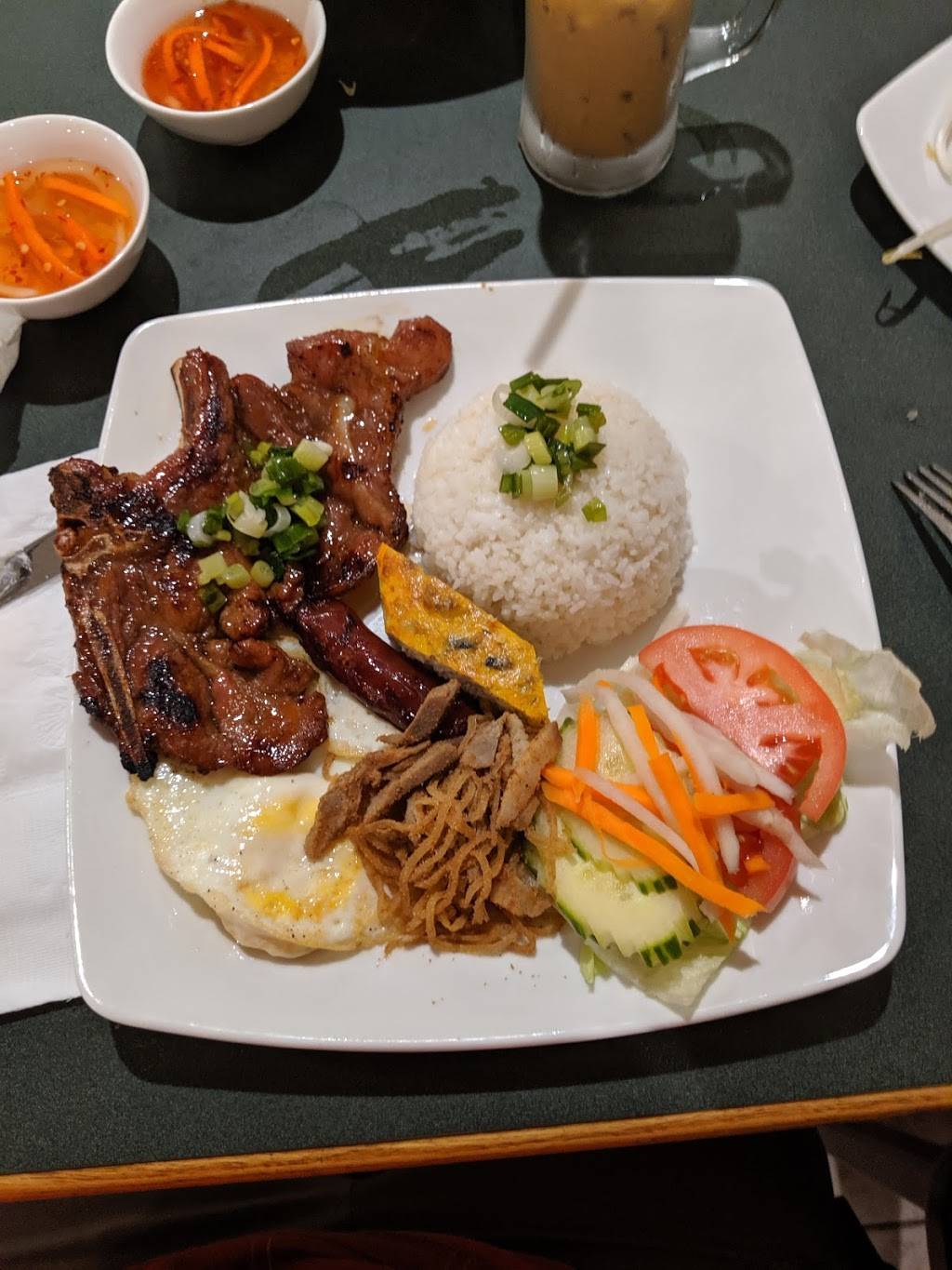 Kravin Pho | restaurant | 1999 Park St, Hartford, CT 06106, USA | 8609045375 OR +1 860-904-5375