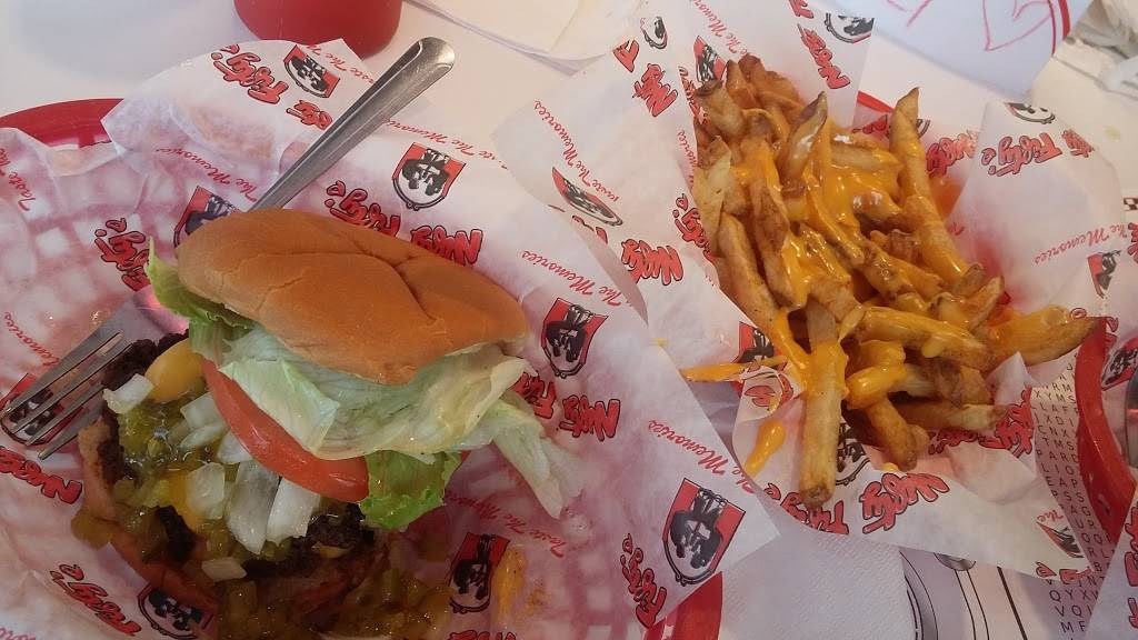 Nifty Fiftys | restaurant | 1900 MacDade Boulevard, Folsom, PA 19033, USA | 6105831950 OR +1 610-583-1950