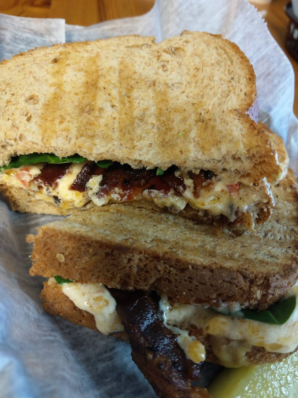 Sue Sues Sandwich Shop | restaurant | 909 N Locust Ave, Lawrenceburg, TN 38464, USA | 9317628879 OR +1 931-762-8879