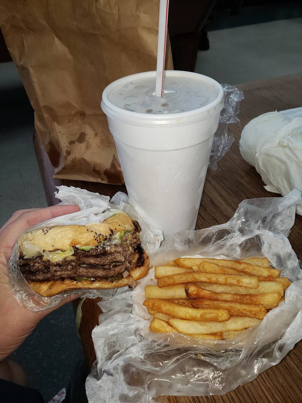 Kellers Drive-In | restaurant | 10554 Harry Hines Blvd, Dallas, TX 75220, USA | 2143573572 OR +1 214-357-3572