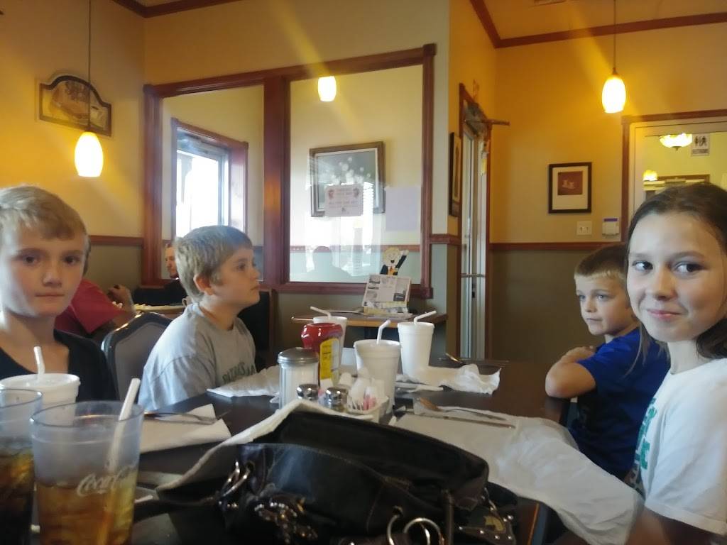 Country Kettle Restaurant | restaurant | 1704 S Heaton St, Knox, IN 46534, USA | 5747724800 OR +1 574-772-4800