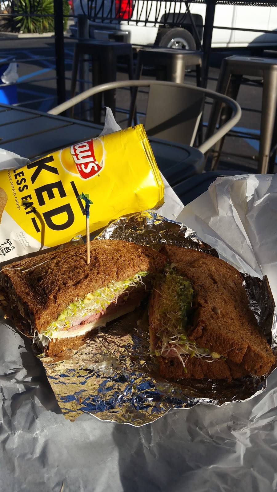 Chris Liquor & Deli | restaurant | 2275 Sunset Cliffs Blvd, San Diego, CA 92107, USA | 6192220518 OR +1 619-222-0518