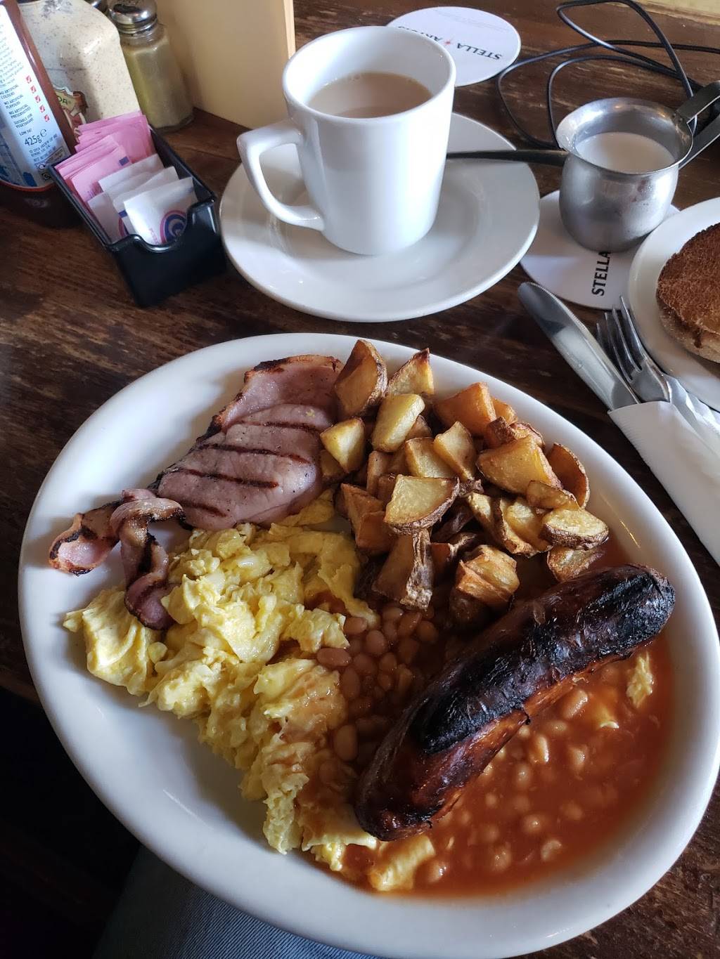 The Pig and Whistle | restaurant | 2801 Geary Blvd, San Francisco, CA 94118, USA | 4158854779 OR +1 415-885-4779