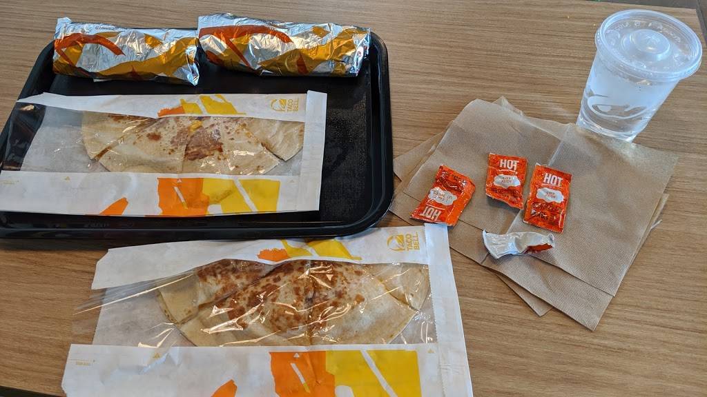 Taco Bell | meal takeaway | 7049 10th St N, Oakdale, MN 55128, USA | 7632735504 OR +1 763-273-5504
