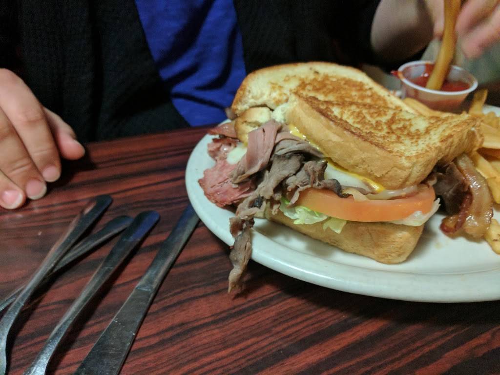 Stable Inn | restaurant | 11880 W Olive Rd, Grand Haven, MI 49417, USA | 6168468581 OR +1 616-846-8581