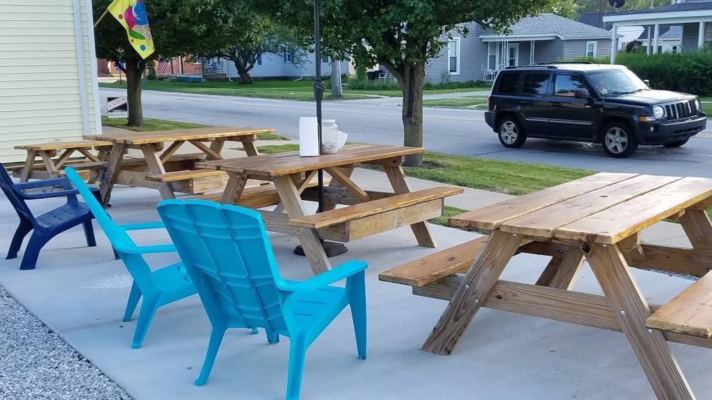 Hometown Pizza Shoppe | restaurant | 204 N Main St, Walton, IN 46994, USA | 5746262333 OR +1 574-626-2333