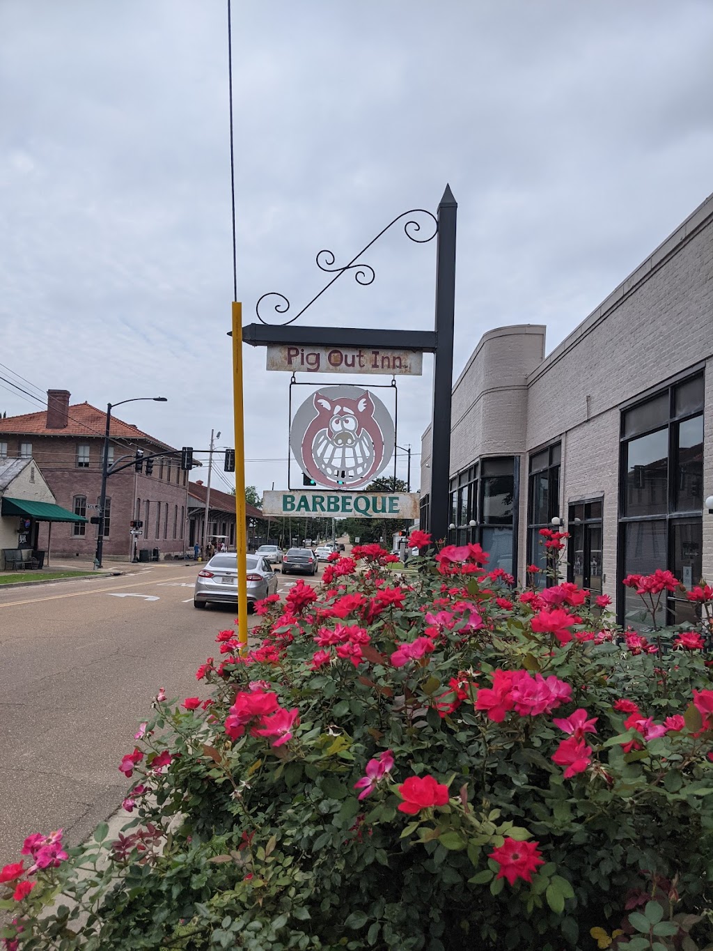 Pig Out Inn Barbecue | restaurant | 116 S Canal St, Natchez, MS 39120, USA | 6014428050 OR +1 601-442-8050