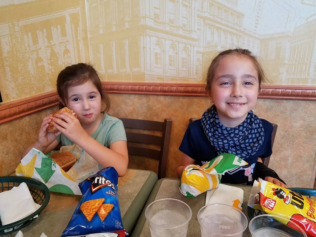 Subway | restaurant | 7868 Richmond Hwy, Alexandria, VA 22306, USA | 7033600204 OR +1 703-360-0204