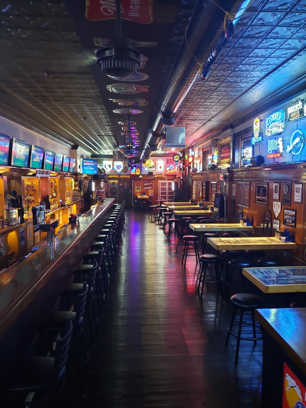 Aurora Tap House | night club | 134 W Downer Pl, Aurora, IL 60506, USA | 6308929220 OR +1 630-892-9220