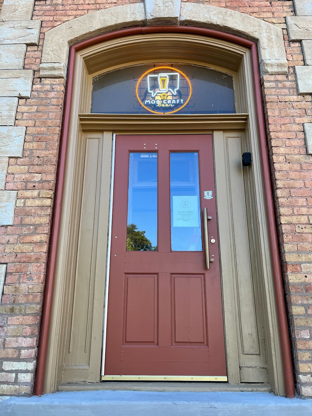 MobCraft Beer Woodstock | restaurant | 101 N Johnson St, Woodstock, IL 60098, USA | 8156870150 OR +1 815-687-0150