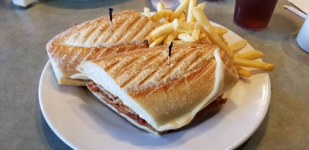 Page Plaza Diner | restaurant | 75 Page Ave, Staten Island, NY 10309, USA | 7189663500 OR +1 718-966-3500