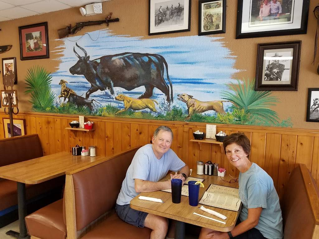 Crackers Cafe | restaurant | 15845 SW Warfield Blvd, Indiantown, FL 34956, USA | 7725973388 OR +1 772-597-3388