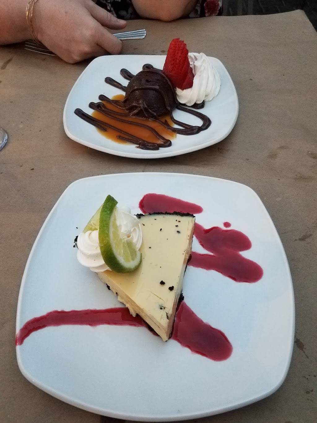 Snappers Sea Grill | restaurant | 5895 Gulf Blvd, St Pete Beach, FL 33706, USA | 7273673550 OR +1 727-367-3550