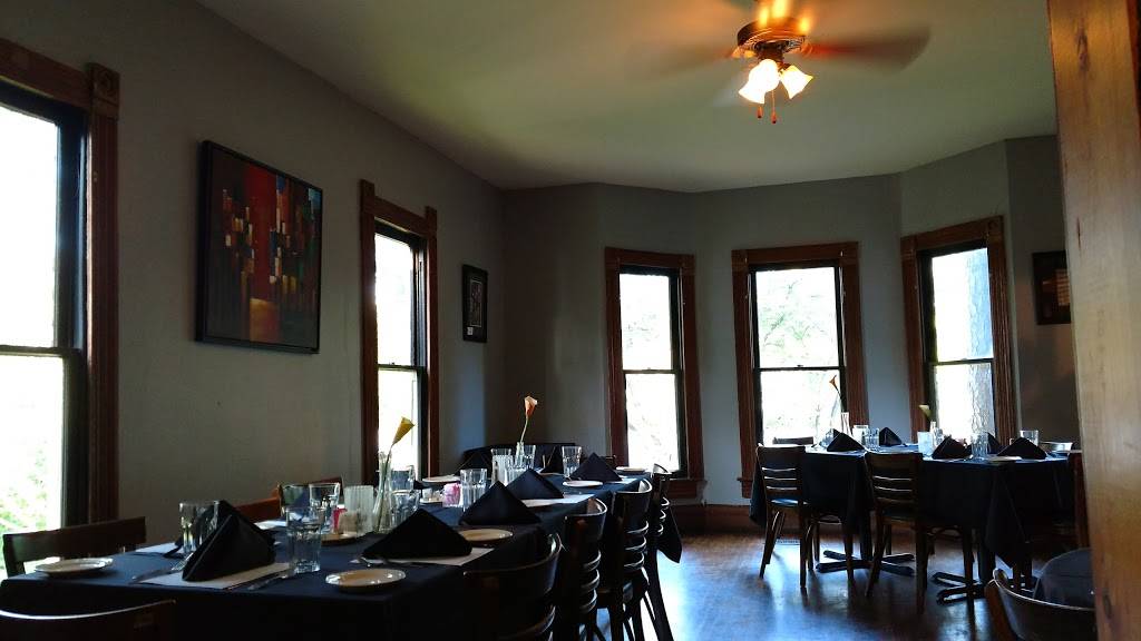 Giuseppe’s Italian Restaurant | restaurant | 6921, 821 N Locust St, Denton, TX 76201, USA | 9403812712 OR +1 940-381-2712