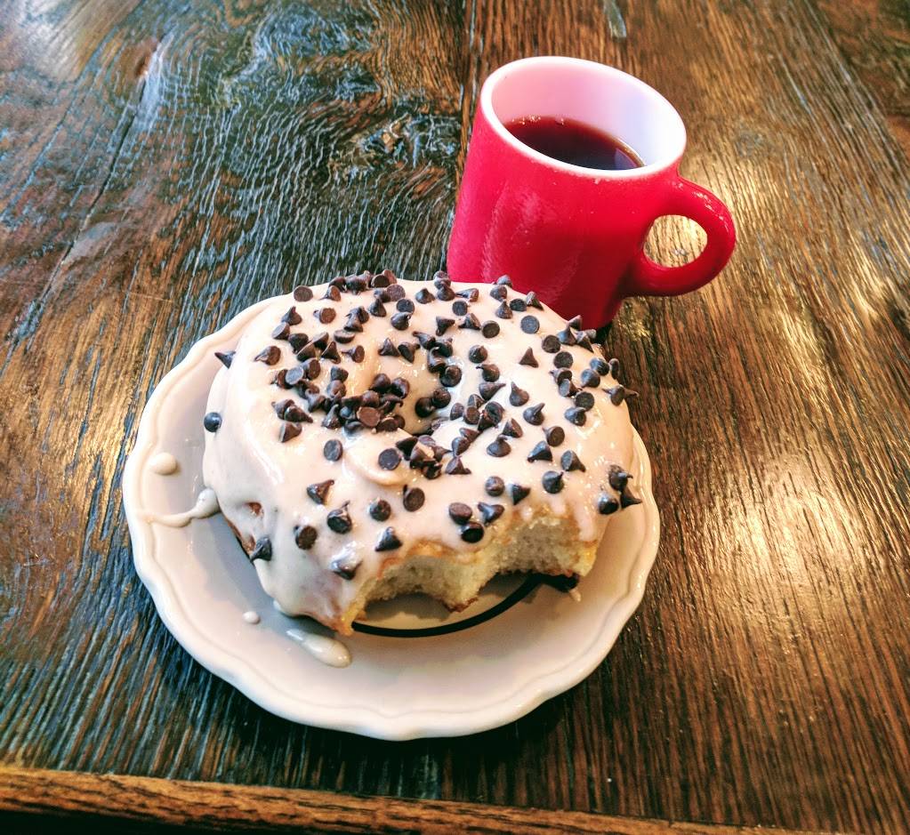 Hi-Five Doughnuts | restaurant | 1011 E Main St, Louisville, KY 40206, USA | 5024095584 OR +1 502-409-5584