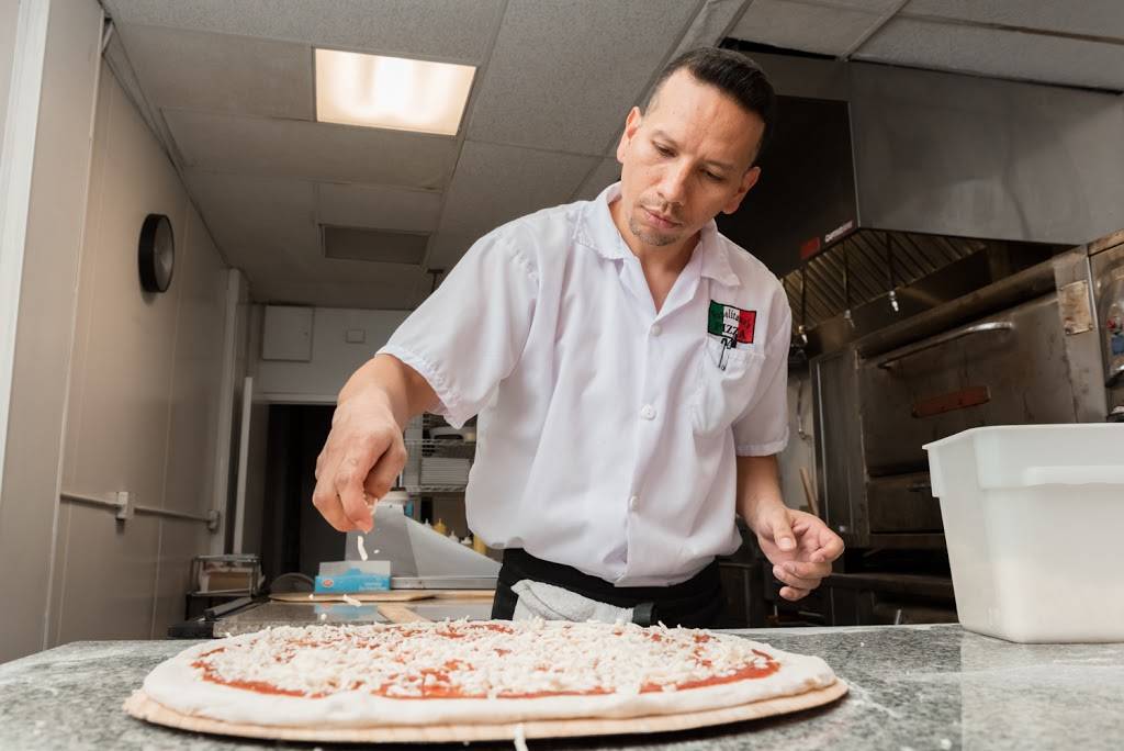 Napolitanos Pizza | restaurant | 211 Bank St, New London, CT 06320, USA | 8604403777 OR +1 860-440-3777