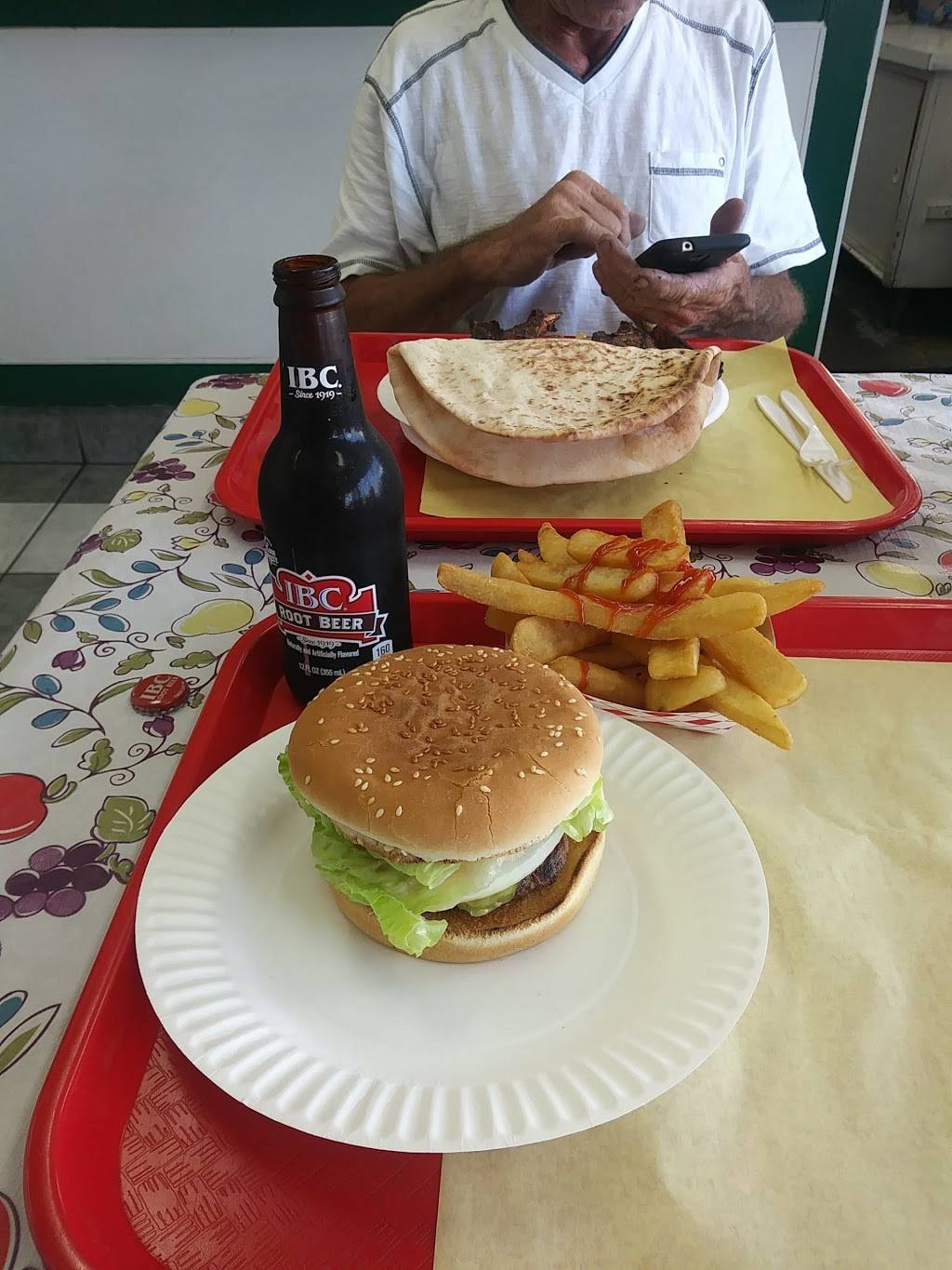 Tasty Burgers | restaurant | 12525 Vanowen St, North Hollywood, CA 91605, USA | 8187640572 OR +1 818-764-0572