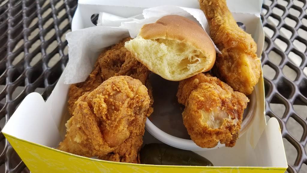 Frenchys Chicken | restaurant | 4646 Scott St, Houston, TX 77004, USA | 7137482233 OR +1 713-748-2233