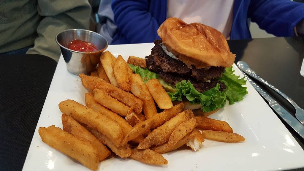 The Blue Moose Sports Pub | restaurant | 6240 28th St SE, Grand Rapids, MI 49546, USA | 6167346333 OR +1 616-734-6333