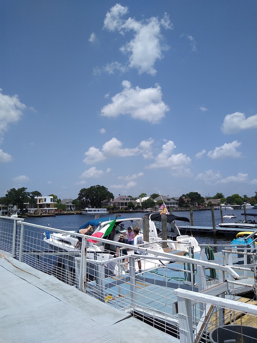 Marina Del Ray | restaurant | 100 Marina Del Ray Dr, Madisonville, LA 70447, USA | 9852027046 OR +1 985-202-7046