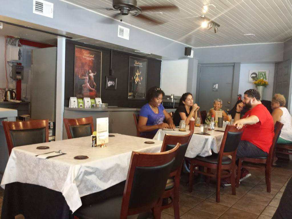 PJ Thai | restaurant | 147 Abercorn St, Savannah, GA 31401, USA | 9122013534 OR +1 912-201-3534