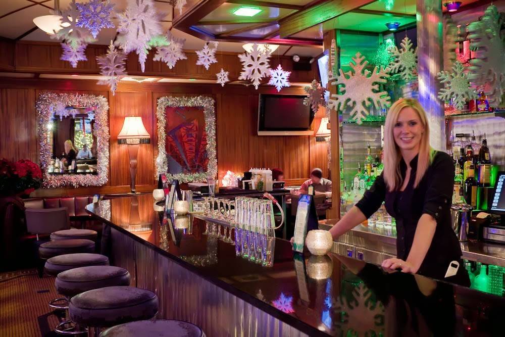 Blue Line Lounge & Grill | restaurant | 1548 N Damen Ave, Chicago, IL 60622, USA | 7733953700 OR +1 773-395-3700