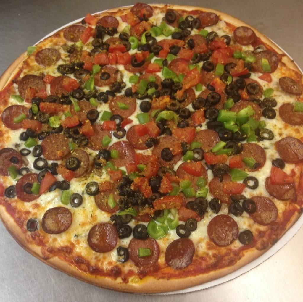 Riverview Inn | restaurant | 3172 N Riverside Dr, Saukville, WI 53080, USA | 2622840411 OR +1 262-284-0411