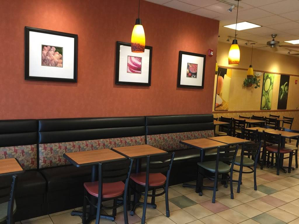 Subway | restaurant | 3 Everett St, Revere, MA 02151, USA | 7816293910 OR +1 781-629-3910