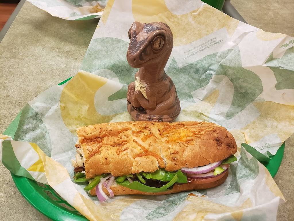 Subway | restaurant | 33752 Vine St, Eastlake, OH 44095, USA | 4409463190 OR +1 440-946-3190