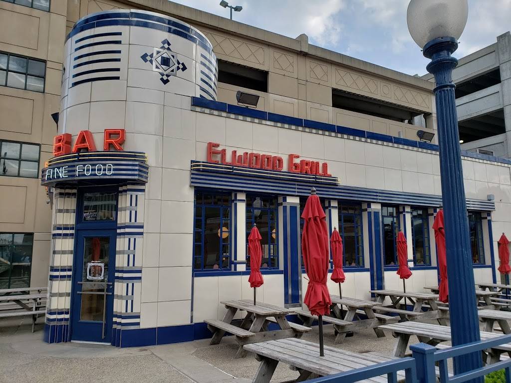 Elwood Bar & Grill | restaurant | 300 E Adams Ave, Detroit, MI 48226, USA | 3139622337 OR +1 313-962-2337